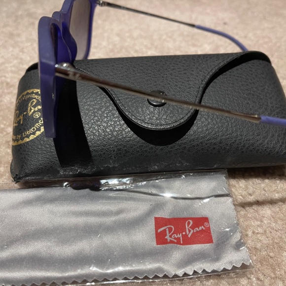 RAY BAN NEW WITH CASE AND CLEANING CLOTH - Picture 3 of 5
